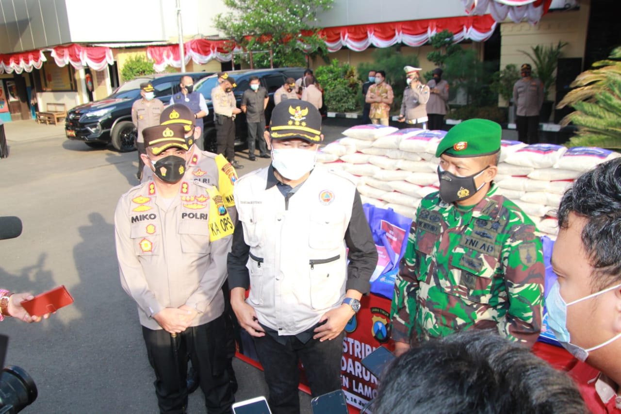 TNI- Polri Dan Pemkab Lamongan Salurkan Kebutuhan Urgent Warga Terdampak Covid-19 Dalam PPKM Darurat