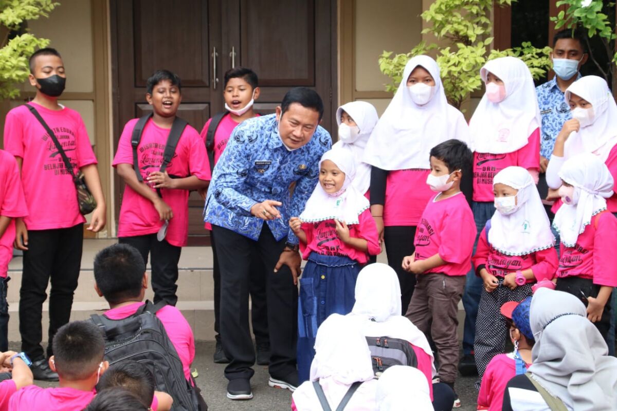 Tumbuhkan Nasionalisme Daerah pada Generasi Alpha melalui Tour Wisata Sejarah Lamongan