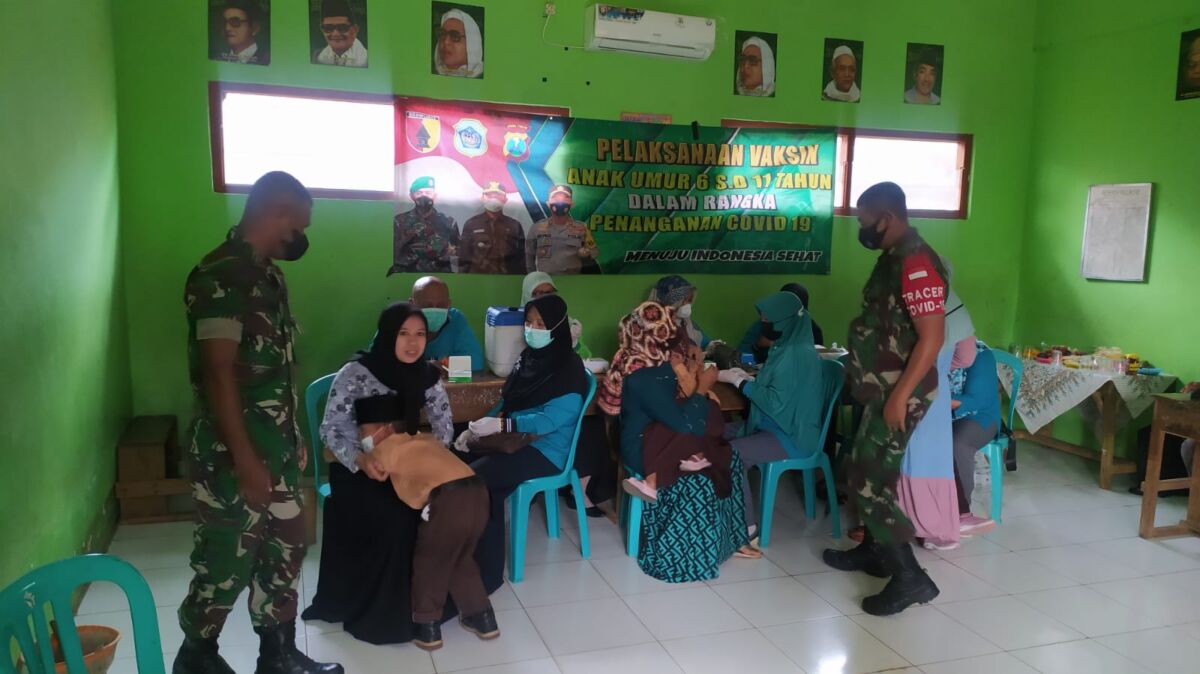 Kerja Keras Babinsa Koramil 0812/23 Solokuro Kawal Vaksinasi anak Usia 6-11 Tahun
