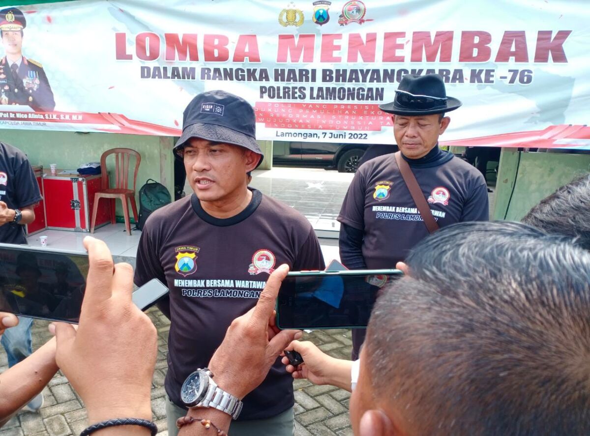 Polres Lamongan Gelar Lomba Menembak Bersama Wartawan Memperingati Hari Bhayangkara ke 76