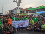 GP Ansor PAC Babat Berbagi Ribuan Takjil di Bundaran Tugu Wingko.