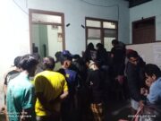 Geram Memuncak !! Warga Masyarakat Geruduk Balai Desa Kepudibener-Turi, Luapkan Semua Persoalan Desa.