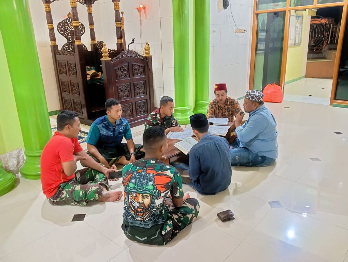 Jalin Keakraban, Satgas TMMD 119 Kodim 0812/Lamongan Laksanakan Tadarus Al-quran Bersama