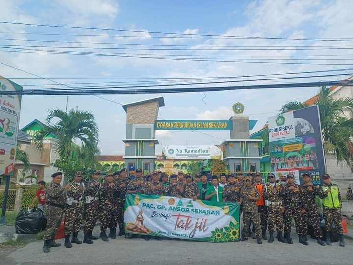 Wujud Kepedulian Sesama, PAC GP Ansor Sekaran Gelar Kegiatan Bagi Takjil