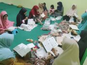 Menyambut Malam Lailatul Qadar: Ibu-ibu Melaksanakan Kegiatan Khataman Al Qur’an Dan Maulid Diba’