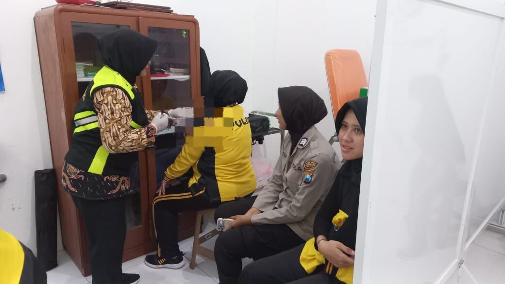 Polres Lamongan Gelar Vaksinasi untuk Polwan dan ASN Wanita.