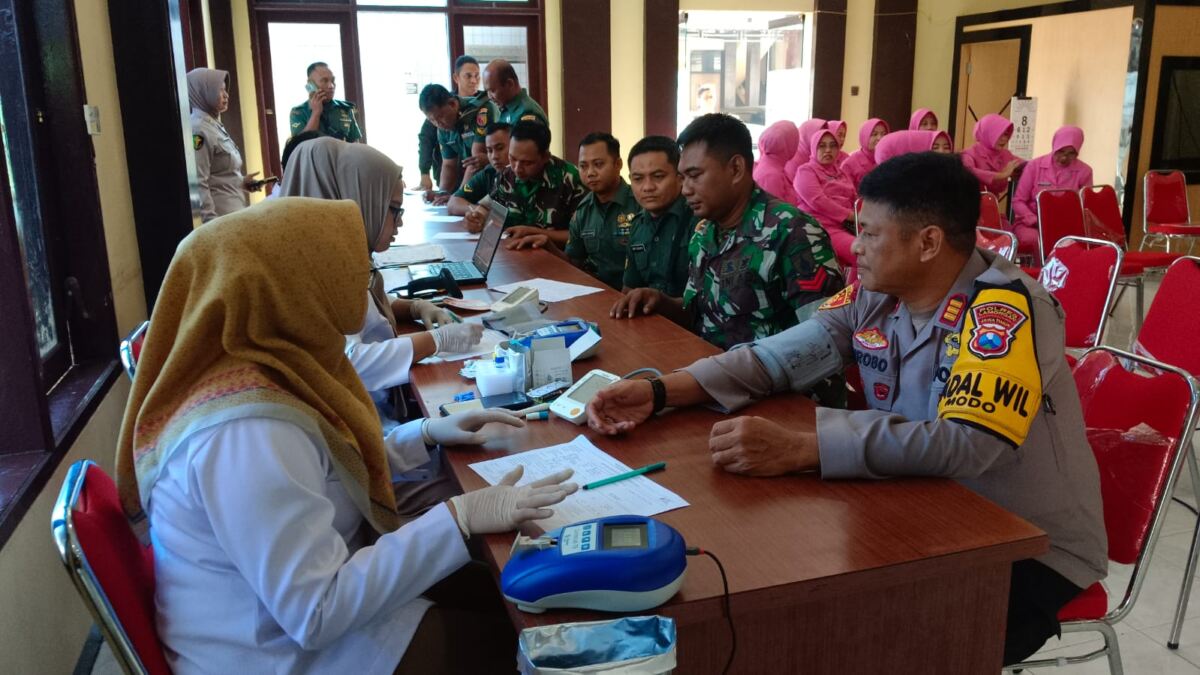 Sinergi TNI-Polri: Kodim 0812/Lamongan Berpartisipasi dalam Donor Darah HUT Bhayangkara