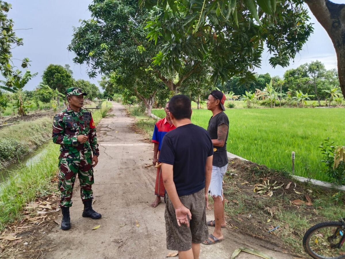 Bangun Kedekatan dengan Warga, Babinsa Kodim 0812/Lamongan Aktifkan Komunikasi Sosial di Wilayah Binaan