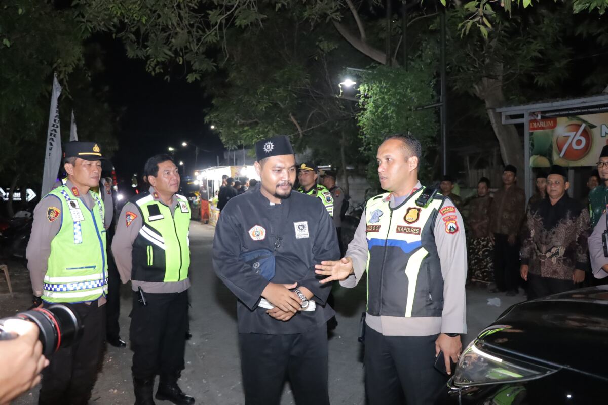 Kapolres Lamongan Pimpin Langsung Pengamanan Keceran PSH Cabang Lamongan.