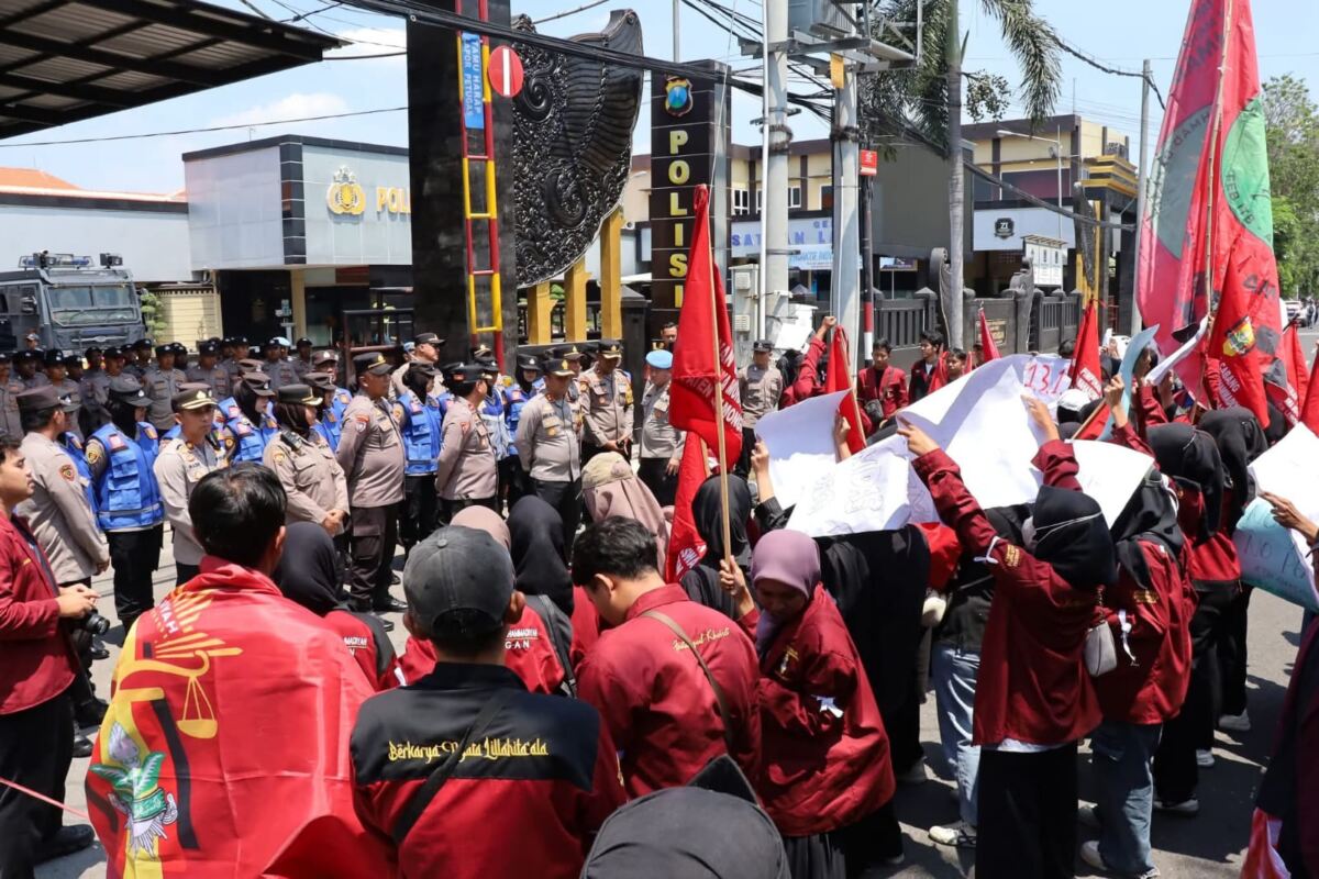 Berjalan Aman, Aksi Damai Unjuk Rasa Mahasiswa IMM di Polres Lamongan.