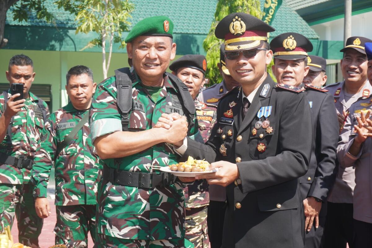 Kejutan Penuh Haru di HUT 80 TNI, Polres Lamongan Pererat Sinergi dengan Kodim 0812