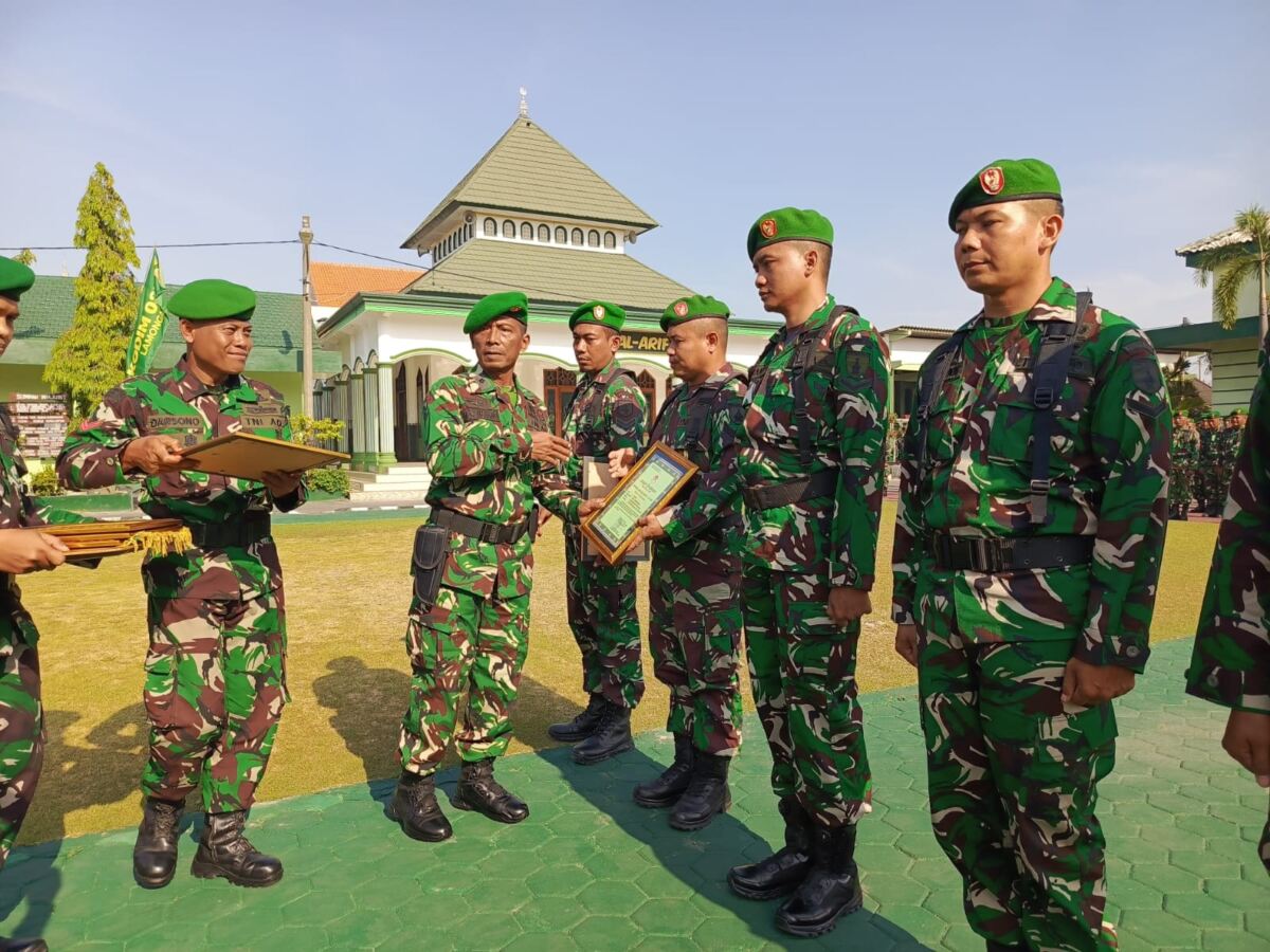 Kasdim 0812/Lamongan Pimpin Upacara 17-an Sekaligus Lepas 7 Prajurit Pindah Satuan