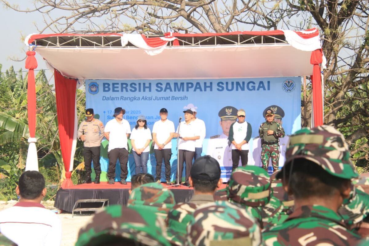 Dandim 0812/Lamongan Bersama Forkopimda Hadiri Aksi “Jumat Bersih Sampah” di Bengawan Jero