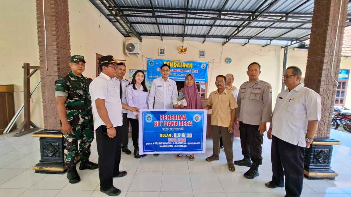 Peran Aktif Babinsa Koramil 0812/24 Sukorame dan Bhabinkamtibmas Dalam Penyaluran BLT DD di Desa Kedungkumpul