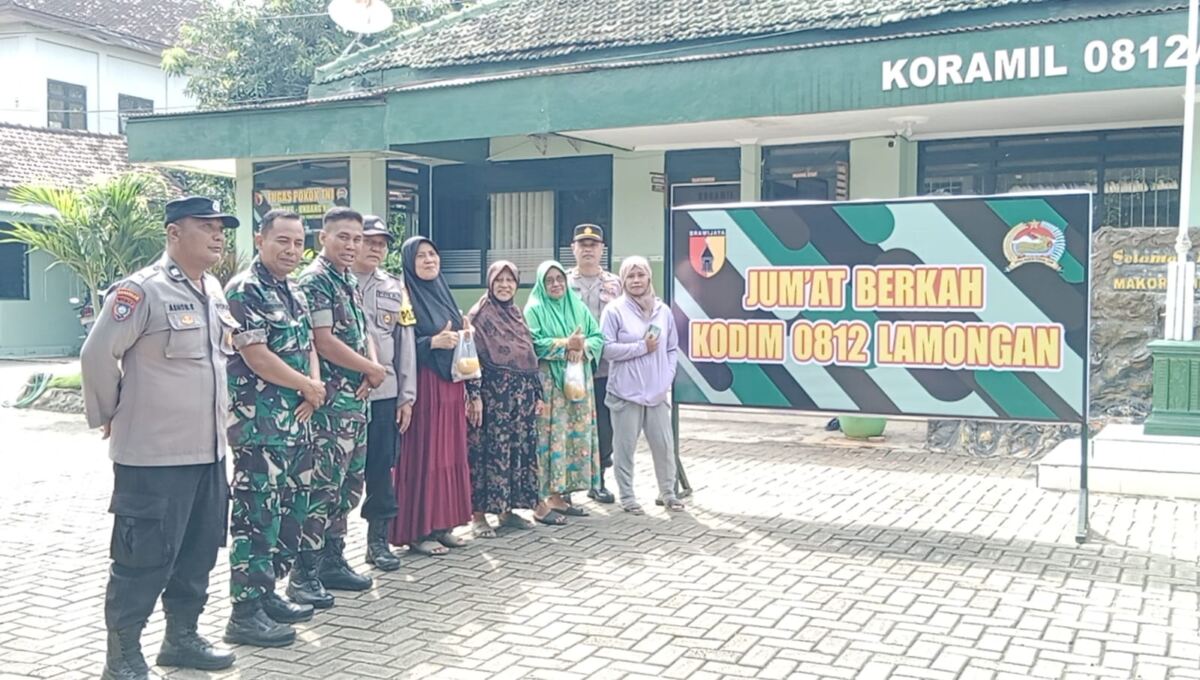 Jumat Berkah : Kodim 0812 Lamongan bersama jajaran Koramil ‘Traktir’ Bakso Pengguna Jalan.
