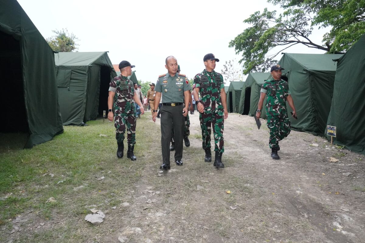 Dandim 0812/Lamongan Dampingi Kasdam V/Brawijaya Tinjau Kesiapan Marshalling Area Yonif TP 887/KJM