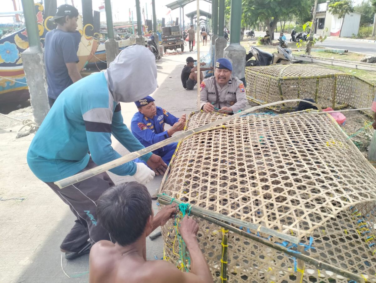 Sat Polairud Polres Lamongan, Jalin Kebersamaan Bersama Nelayan.