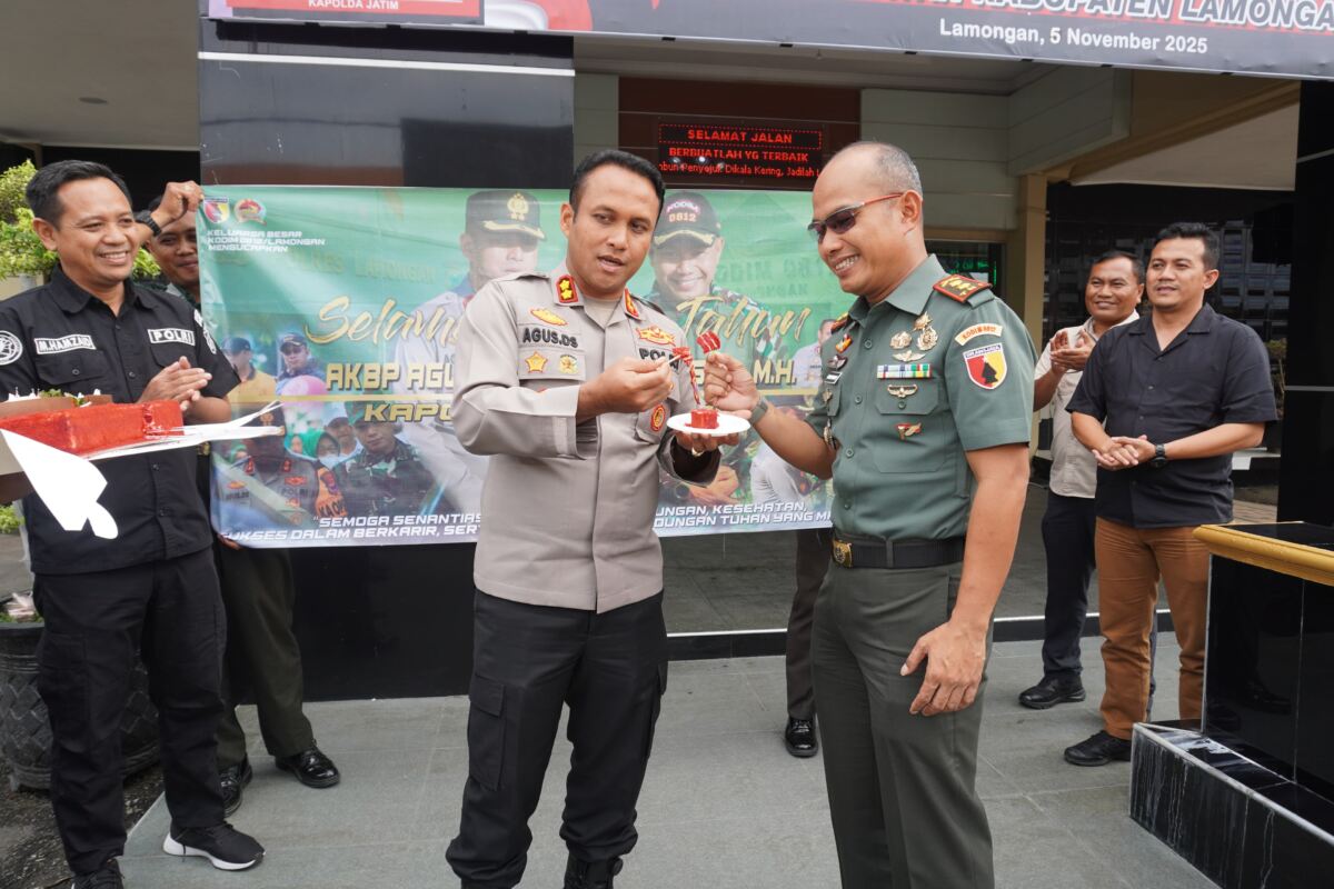 Perkuat Sinergi! Kejutan Kue Ultah Dandim Lamongan ke Kapolres Lamongan