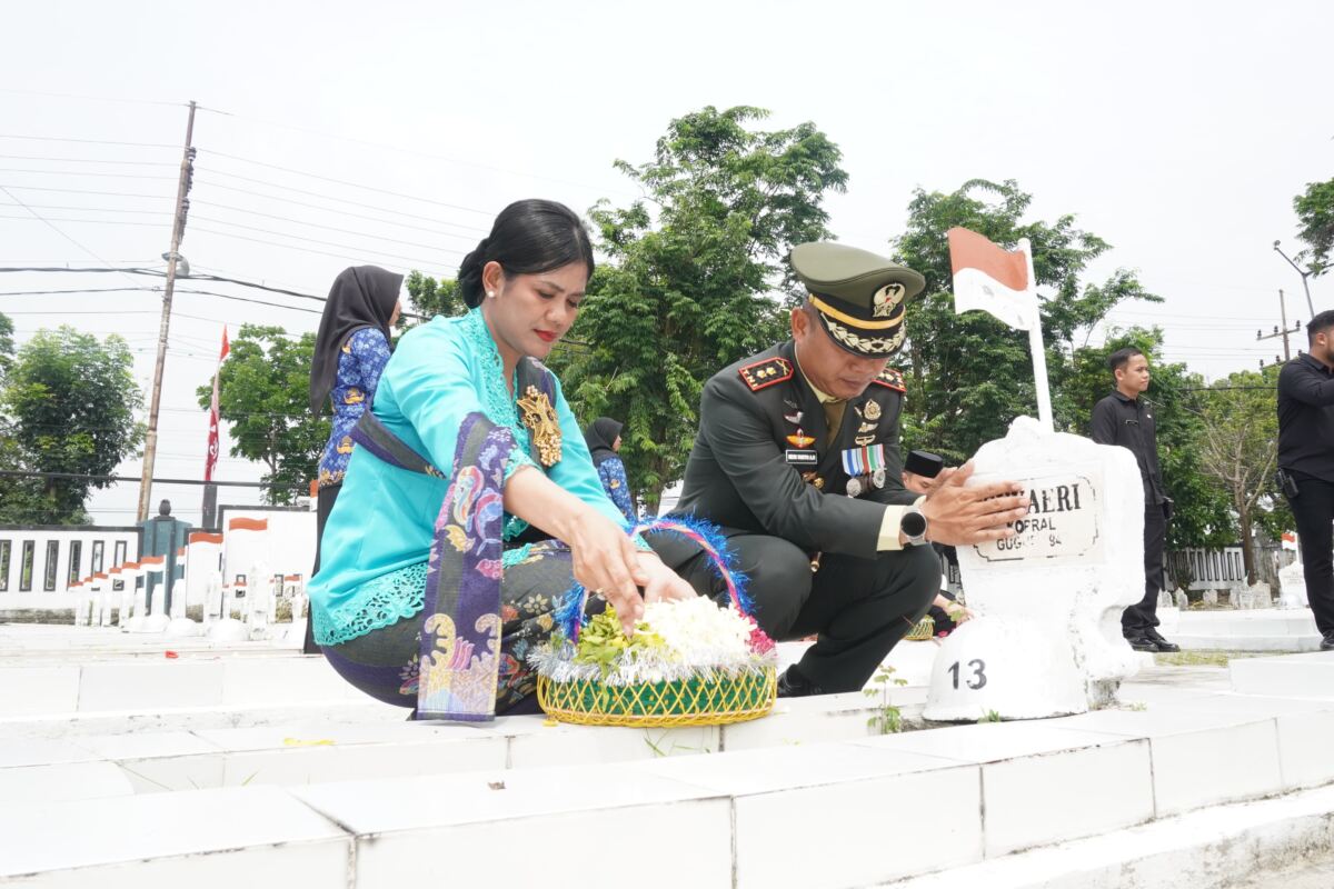 Dandim 0812/Lamongan Hadiri Ziarah Nasional Peringatan Hari Pahlawan di TMP Kusuma Negara