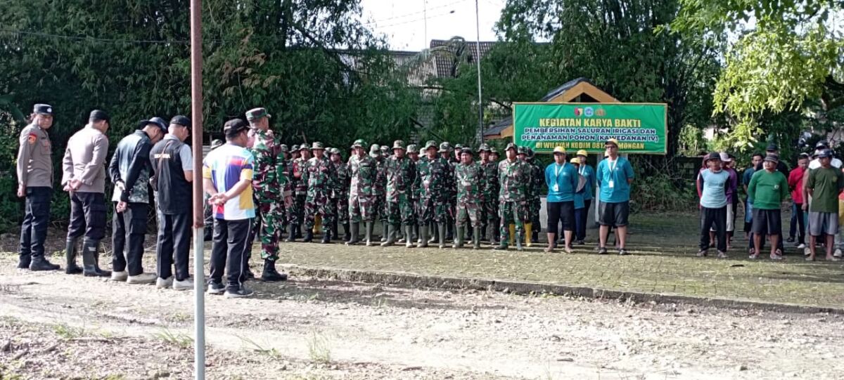 Kodim 0812/Lamongan Gelar Karya Bakti Pembersihan Irigasi dan Penghijauan di Sugio