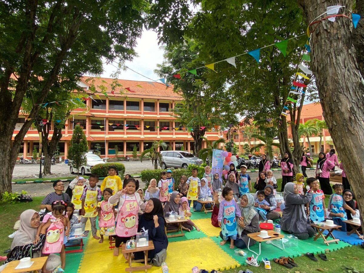 Dari Kelas ke Masyarakat: GEMESH Playdate UNISDA sebagai Wujud Inovasi Edupreneur Mahasiswa PAUD