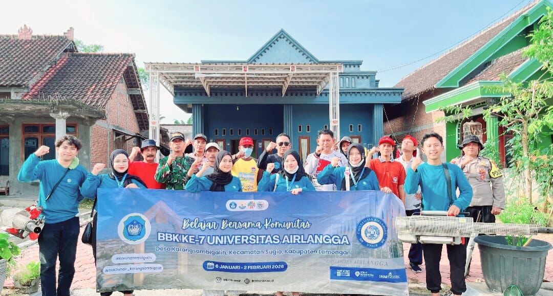 Cegah DBD, TNI-Polri, Nakes, dan Mahasiswa KKN UNAIR Berainergi Gelar Fogging Massal di Desa Karangsambigaleh