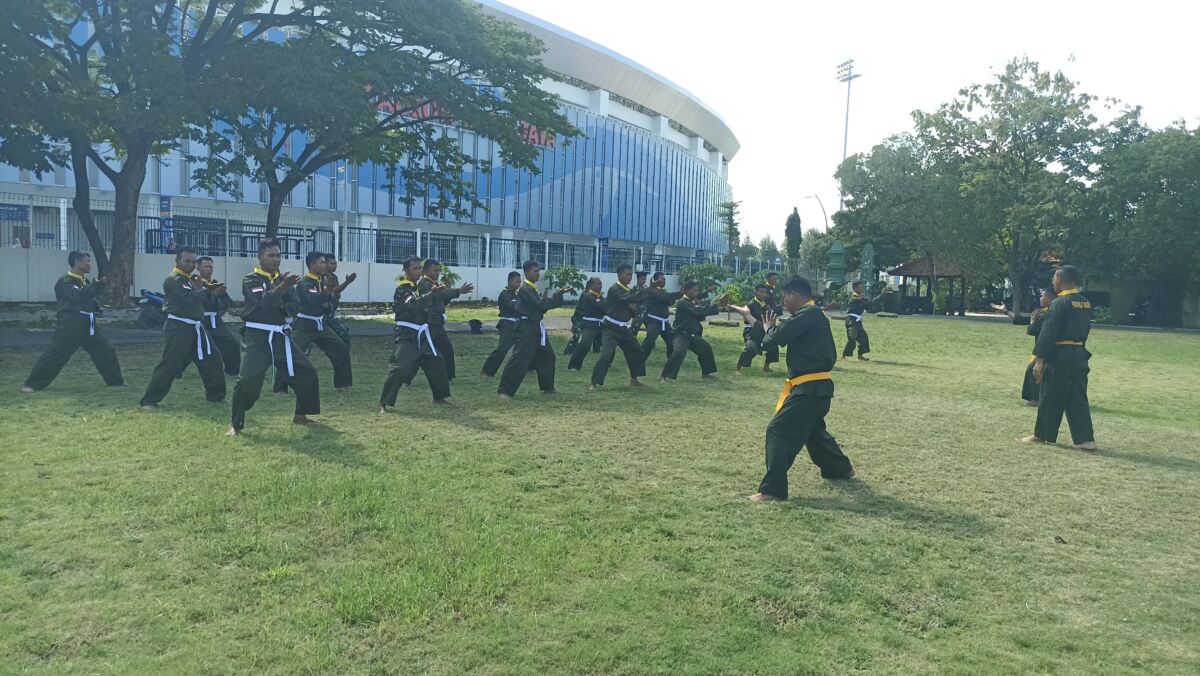 Kodim 0812/Lamongan Intensifkan Latihan Pencak Silat Militer, Guna Tingkatkan Kemampuan Fisik.
