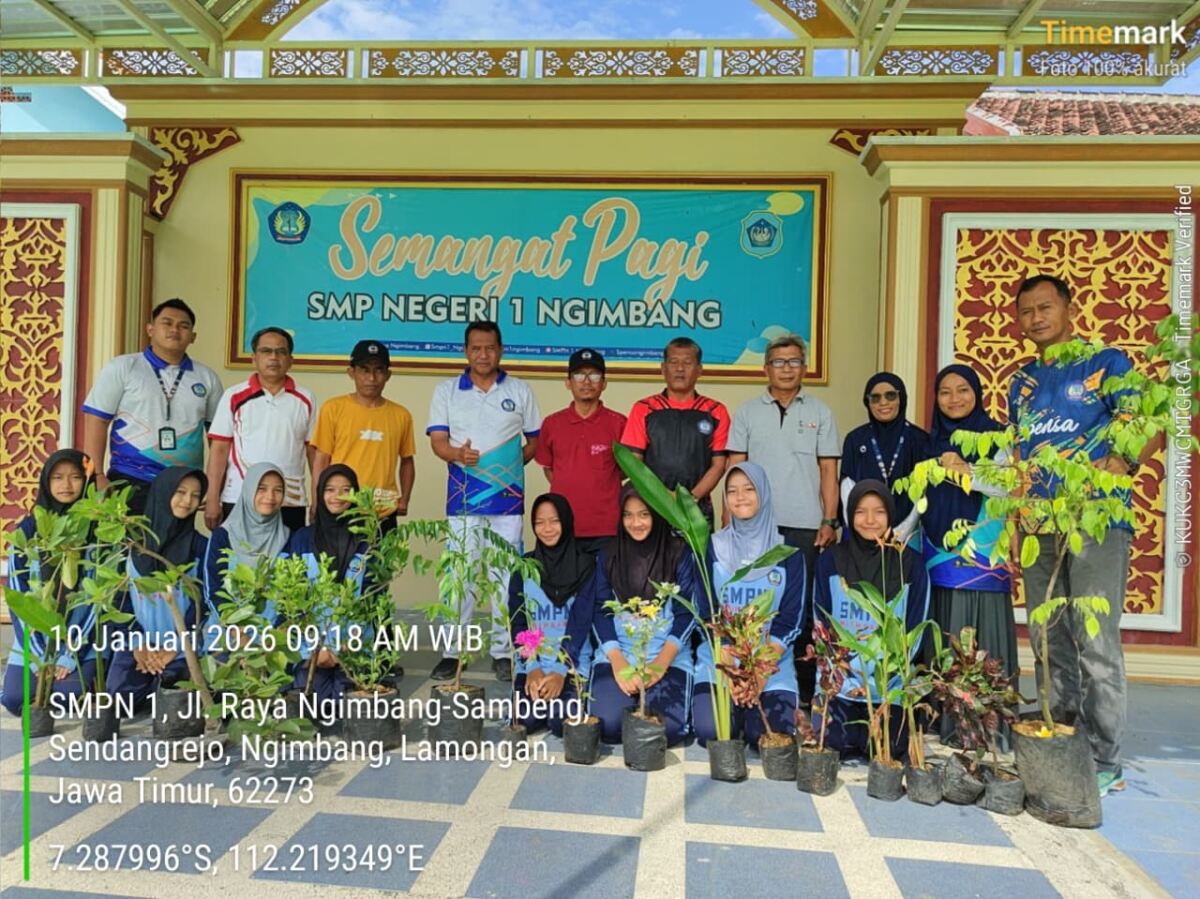 SMPN 1 Ngimbang Peringati Hari Gerakan Satu Juta Pohon untuk Dukung Program Adiwiyata