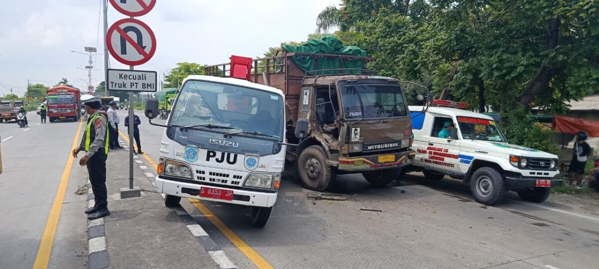Respon Cepat Satlantas Polres Lamongan Evakuasi Laka Lantas Beruntun di Jalur Lamongan–Gresik