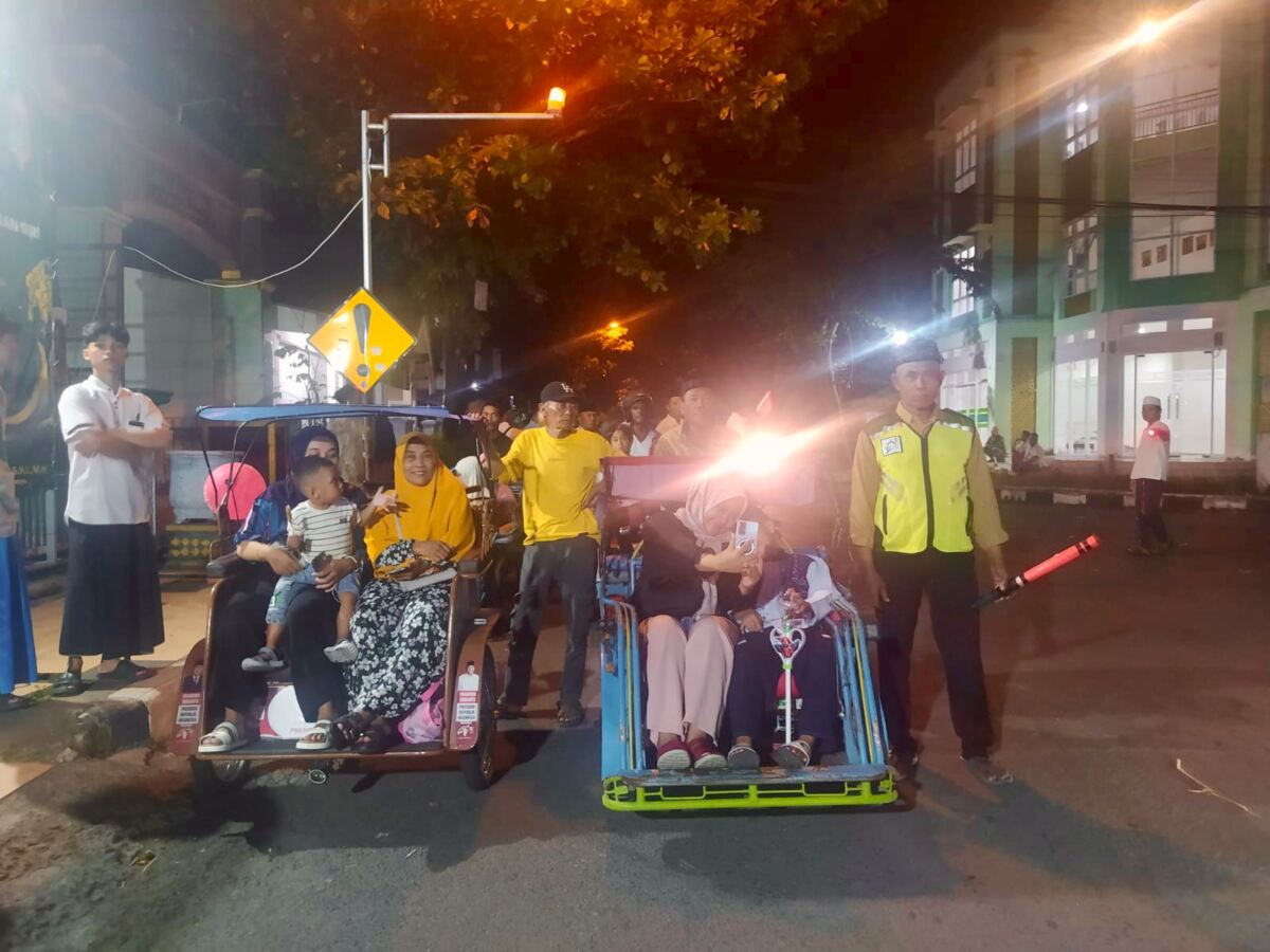 Takbir Keliling Unik di Lamongan, Ratusan Becak Jadi Pusat Perhatian