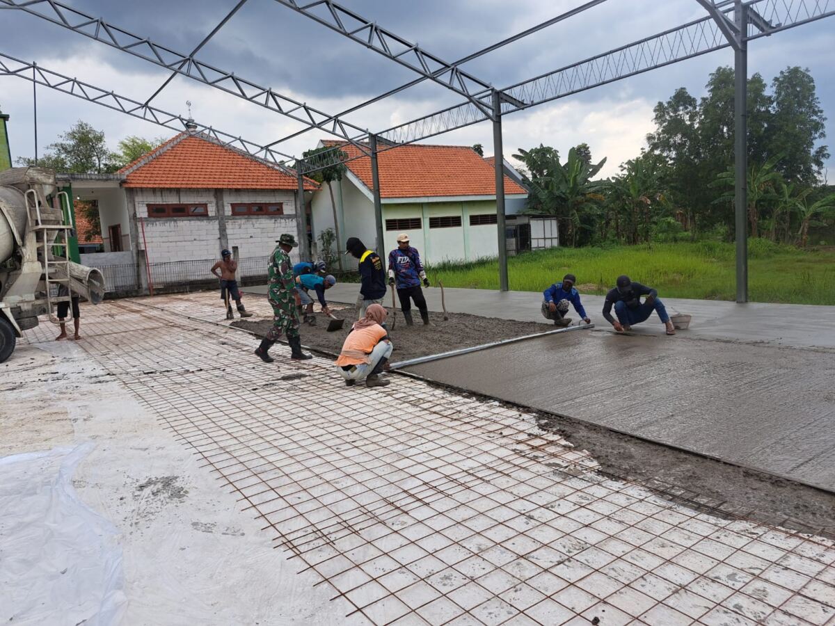 Pengabdian Tanpa Henti, Babinsa Kodim 0812/Lamongan Dorong Kebangkitan Ekonomi Warga