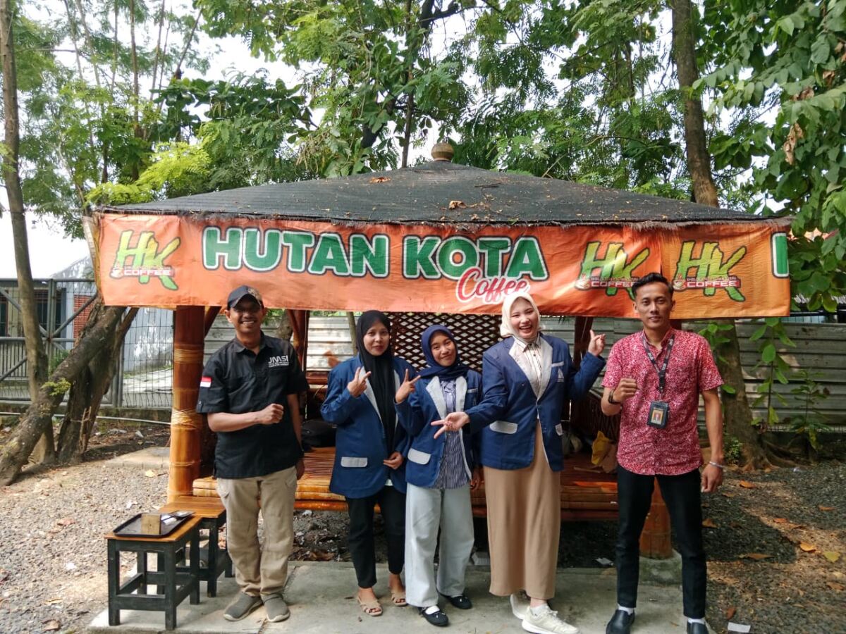 Mahasiswa Universitas Sunan Gresik Lakukan Kunjungan Studi Pengelolaan Media Siber di Lamongan