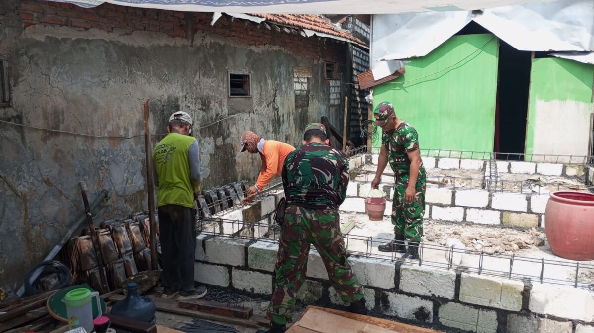 Babinsa Kodim 0812 Lamongan Berjuang Wujudkan Rumah Layak Huni bagi Warga Binaan