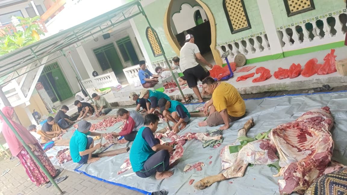 Pondok Pesantren Tanfirul Ghoyyi Gelar Sholat Idul Adha dan Penyembelihan 7 Hewan Kurban